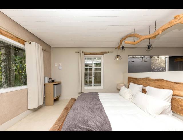 4 BEDROOM FREESTANDING TO LET IN OVERKLOOF